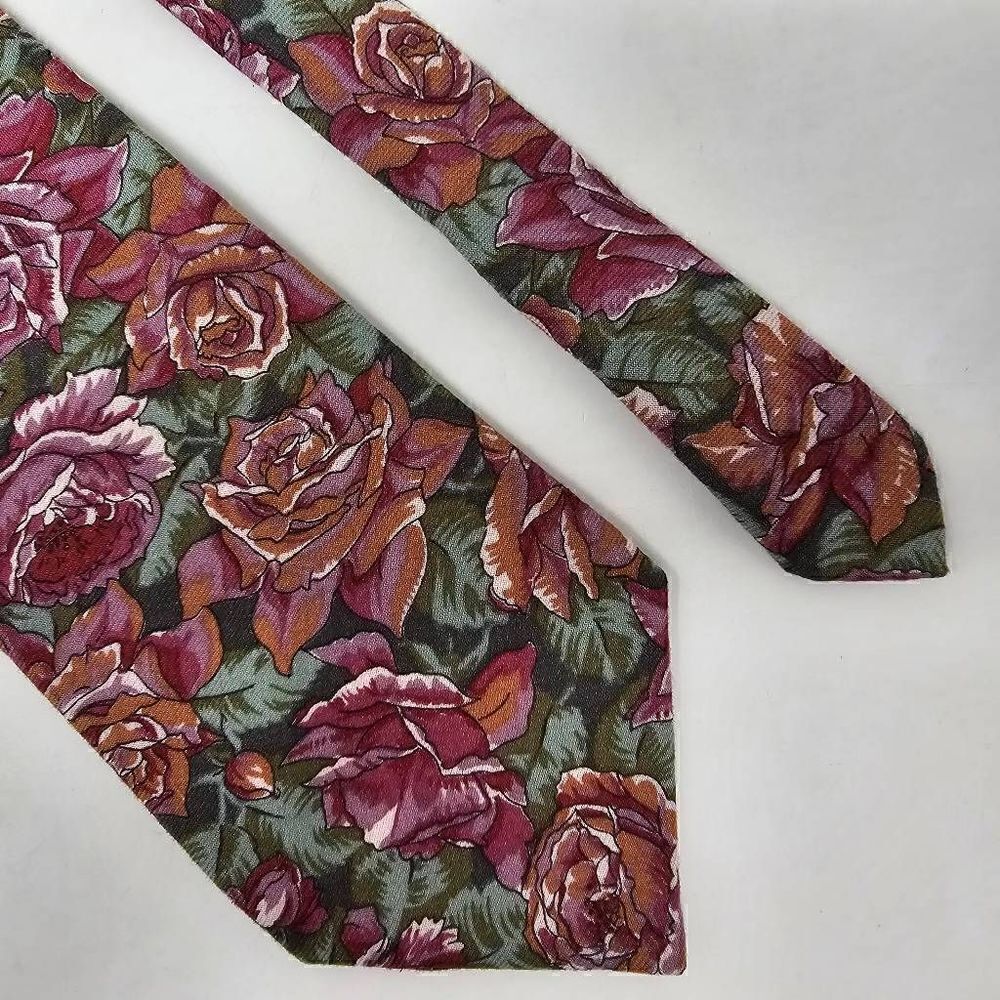 LIBERTY LONDON COTTON TIE PINK RED ROSE FLORAL DRAWING PAINTING TEXTURED 4"